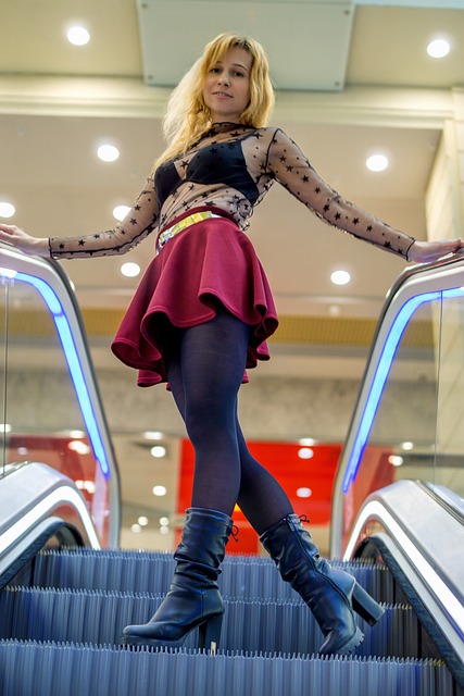 žena